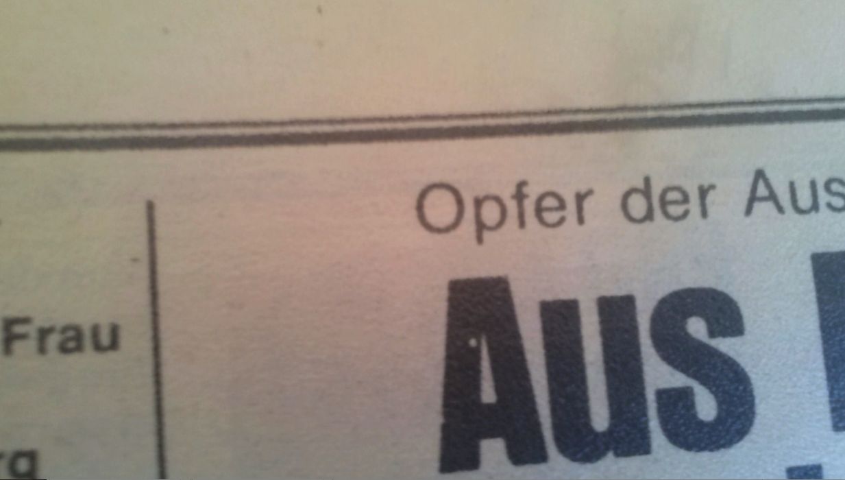 Zeitungsausschnitt mit großer Schlagzeile